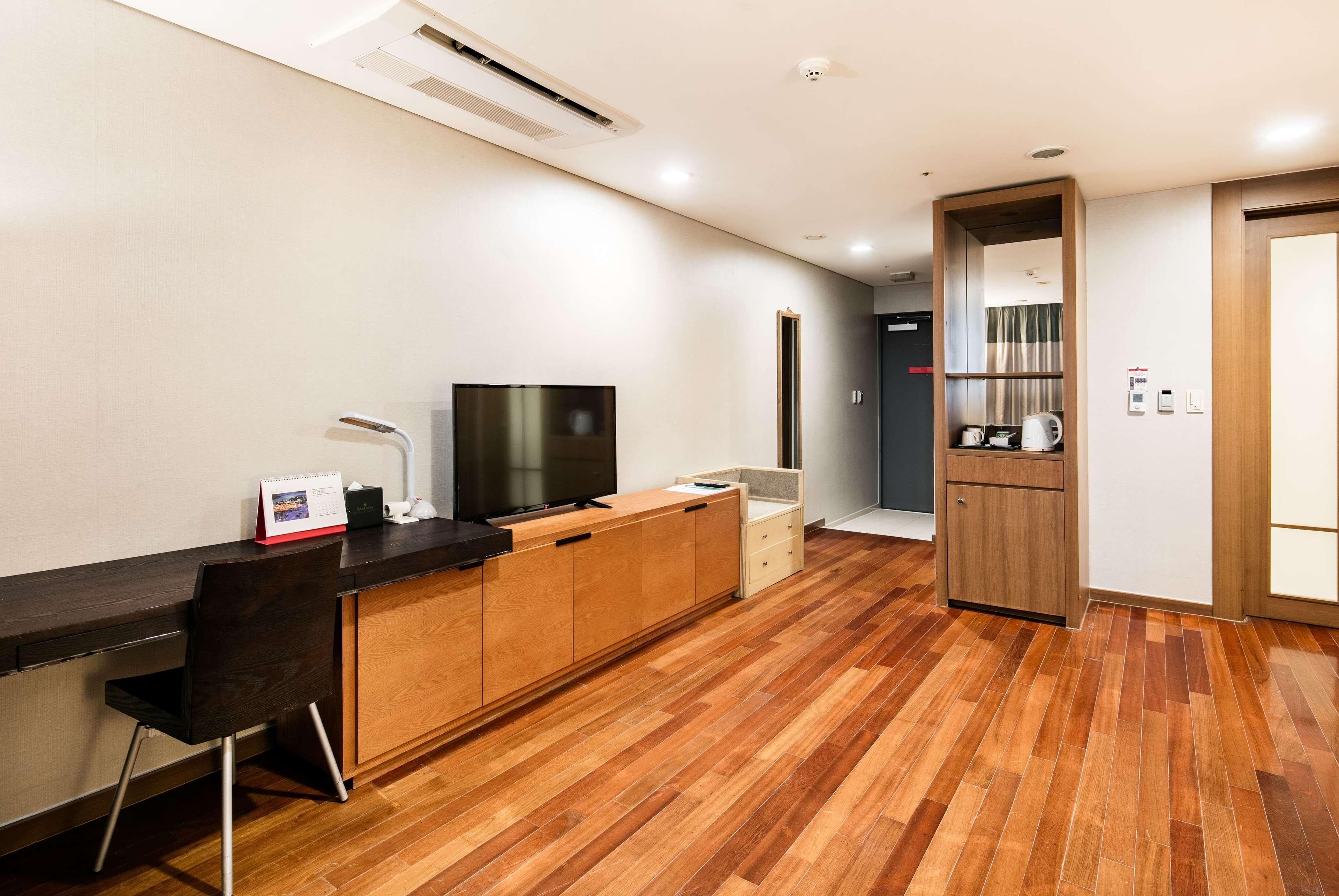 Ramada Hotel And Suites Seoul Namdaemun Екстер'єр фото