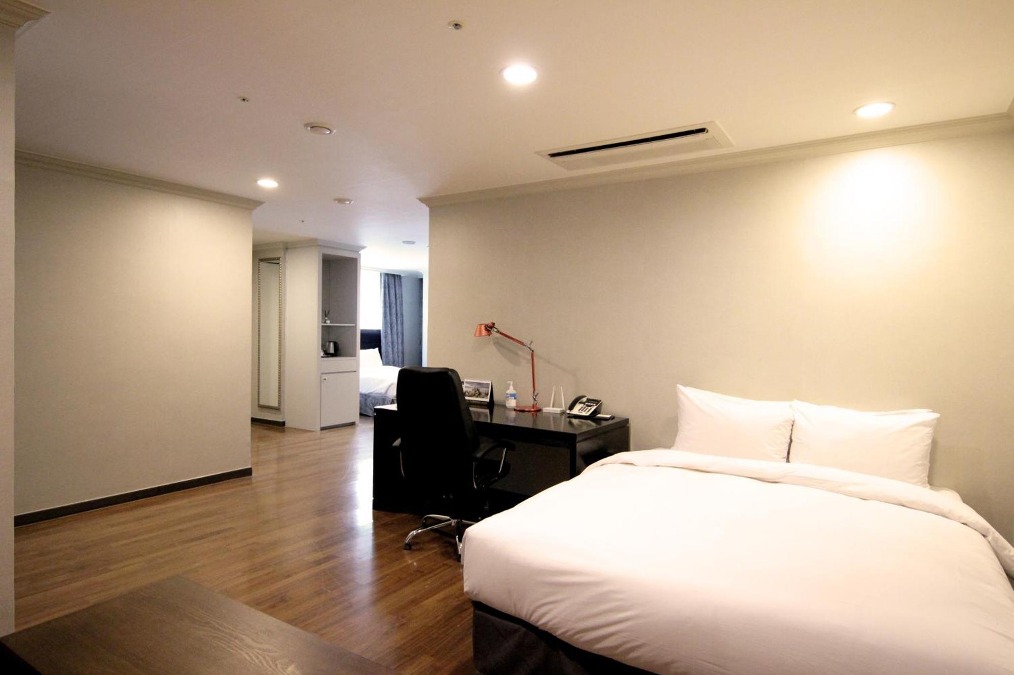 Ramada Hotel And Suites Seoul Namdaemun Екстер'єр фото